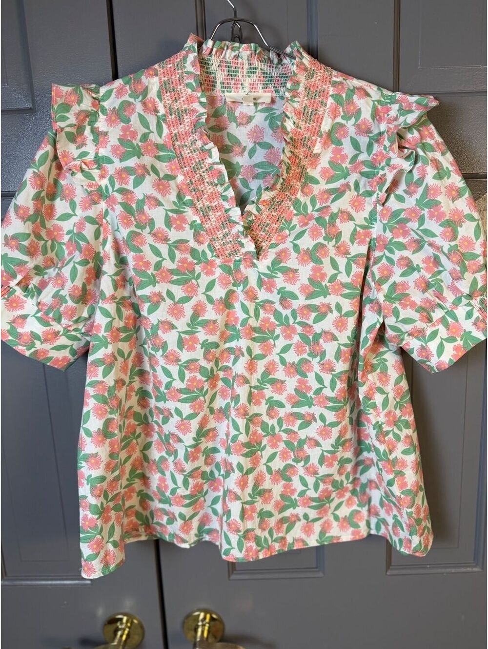 Entro Women's Pink/Gree Floral Smocked V Neck Puff Sleeve Top Sz L